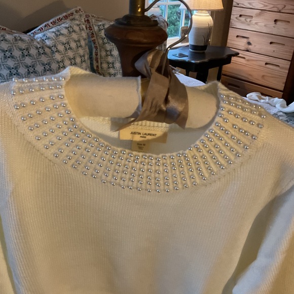 Justin Laurent Sweater finished with pearl beading - Picture 2 of 7